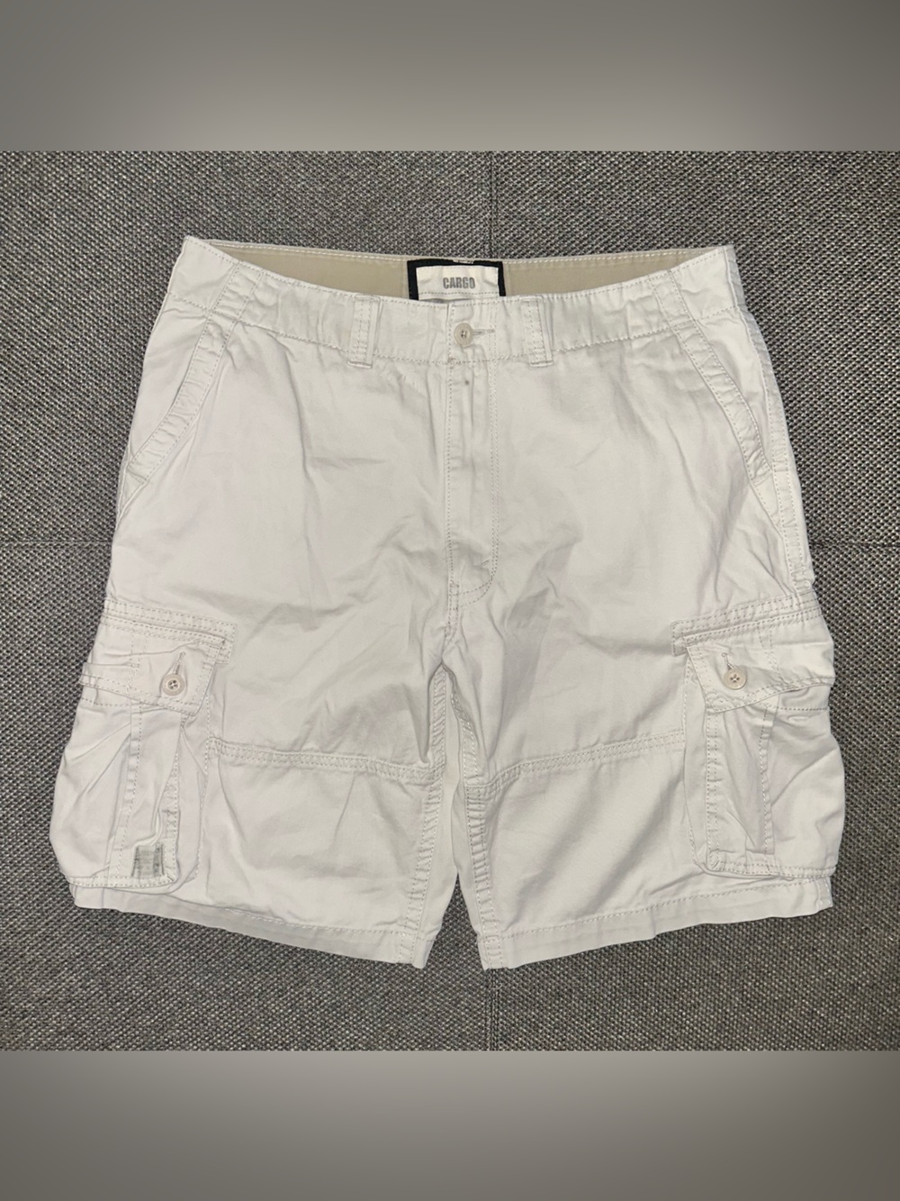 Y2K Levi’s Khaki Baggy Cargo Utility Shorts with Button Pockets
